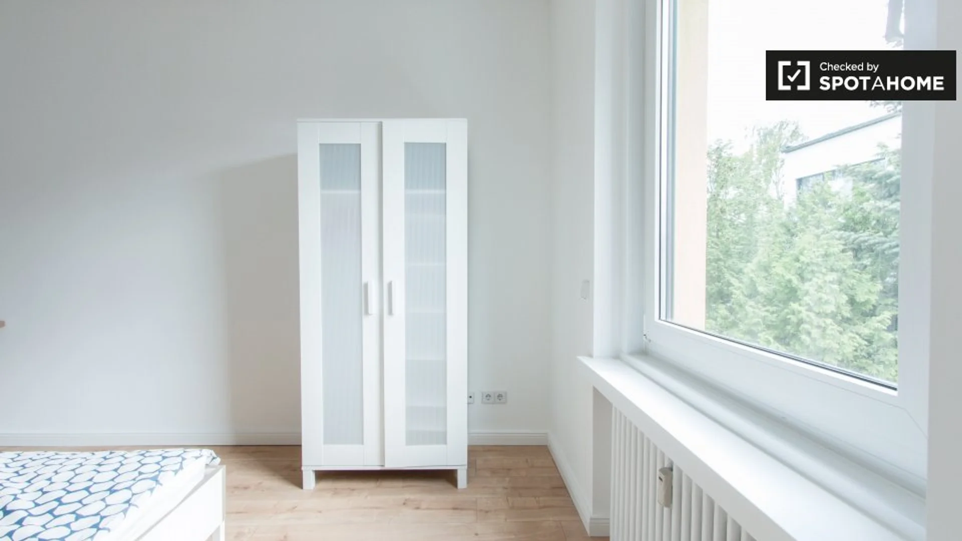 Quarto de estudante em  com área de estudo e instalações partilhadas