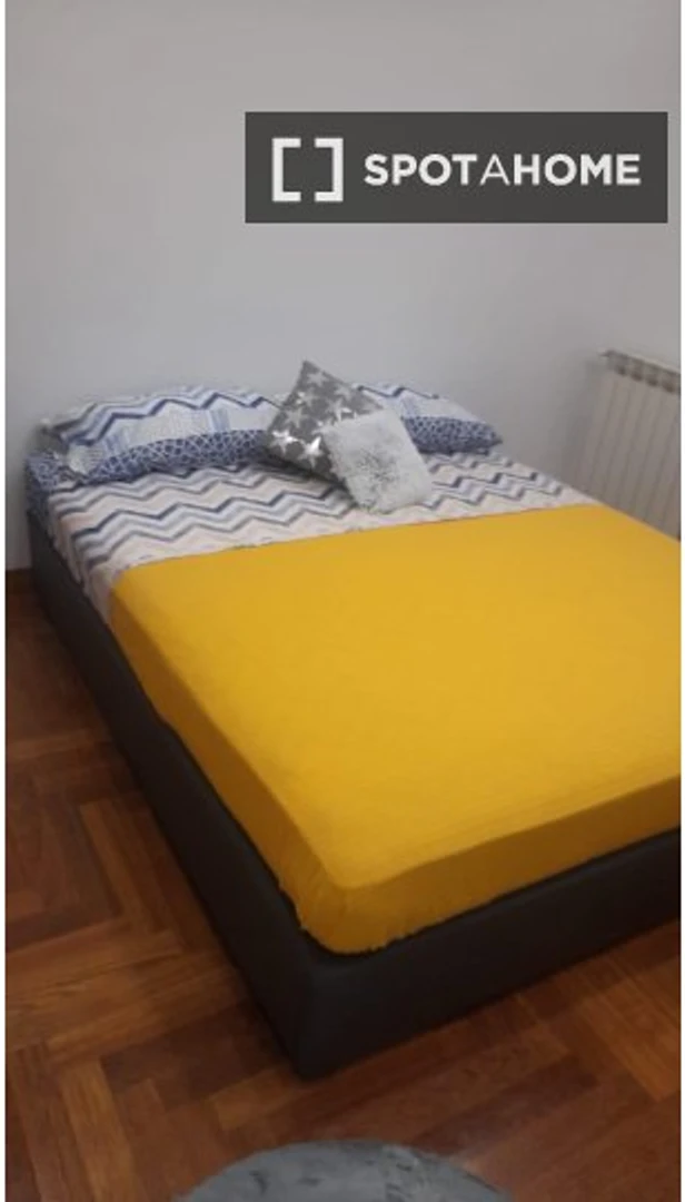 Pokój do wynajęcia z podwójnym łóżkiem w Latina