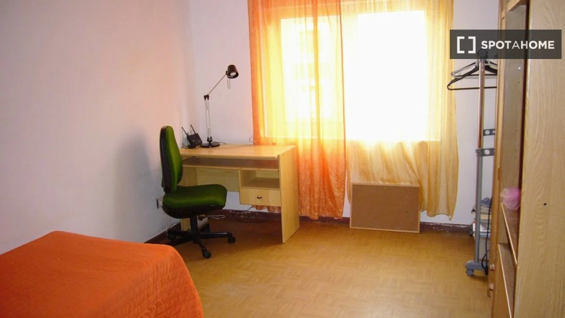 Bright private room in Oviedo