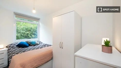 Private room at Badric Court, image 2 of 19