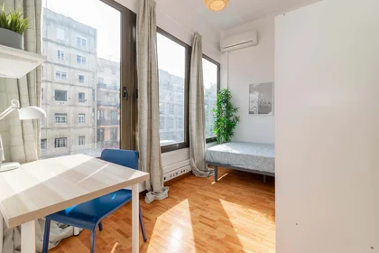 Chambre privée à Ronda de la Univ., 20, 08007 Barcelona, Spagna, image 1 de 16