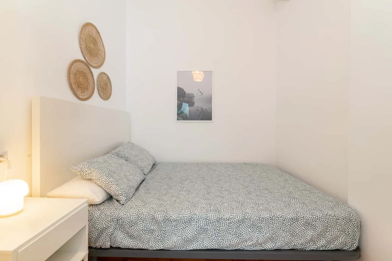 Chambre conviviale pour les étudiants dans avec des équipements modernes