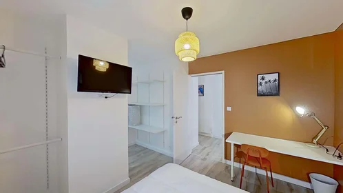 Stanza privata in 5 Rue de Kerbloas, 29200 Brest, France, immagine 1 di 6