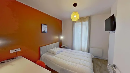 Stanza privata in 5 Rue de Kerbloas, 29200 Brest, France, immagine 2 di 6