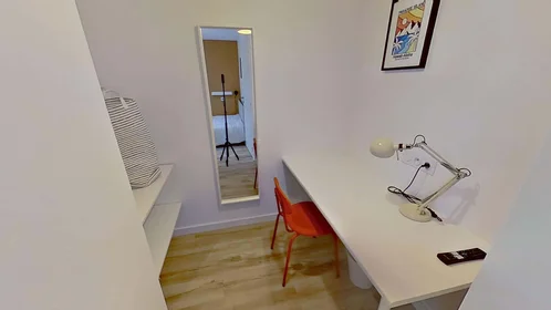 Stanza privata in 5 Rue de Kerbloas, 29200 Brest, France, immagine 2 di 5