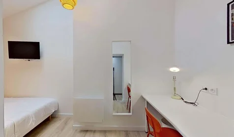 Stanza privata in 5 Rue de Kerbloas, 29200 Brest, France, immagine 1 di 6