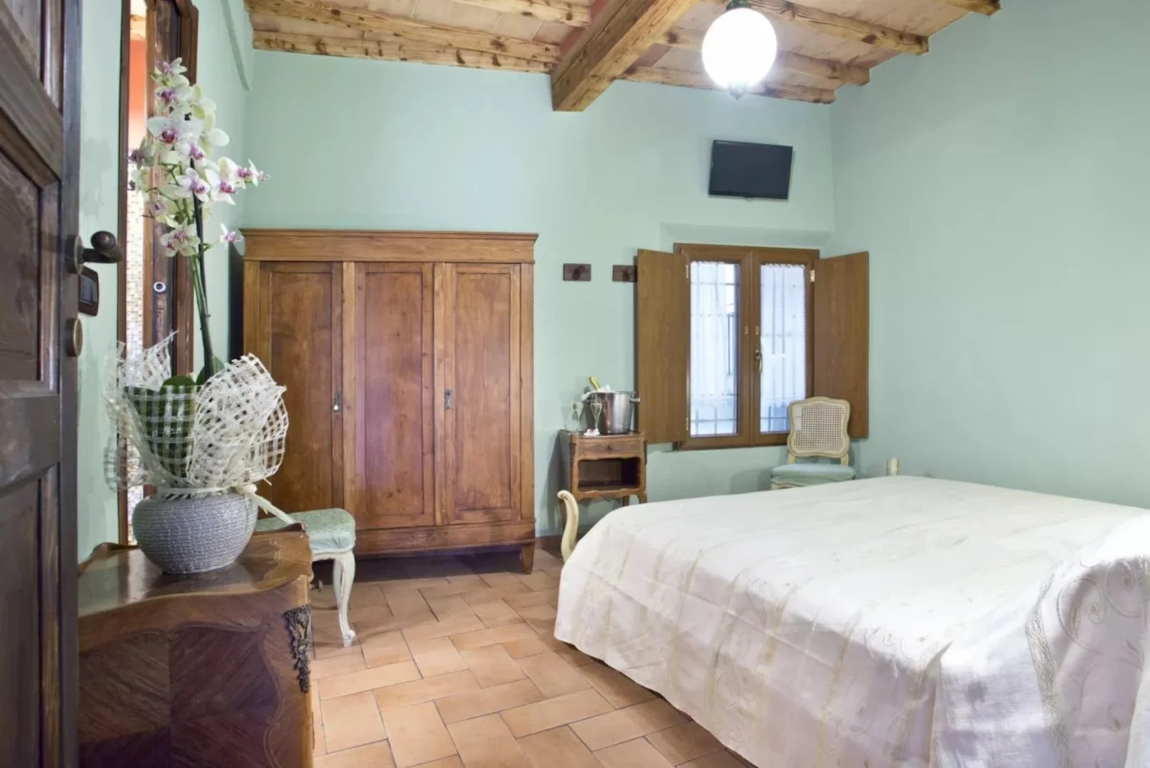 Komplette Wohnung voll möbliert in Siena