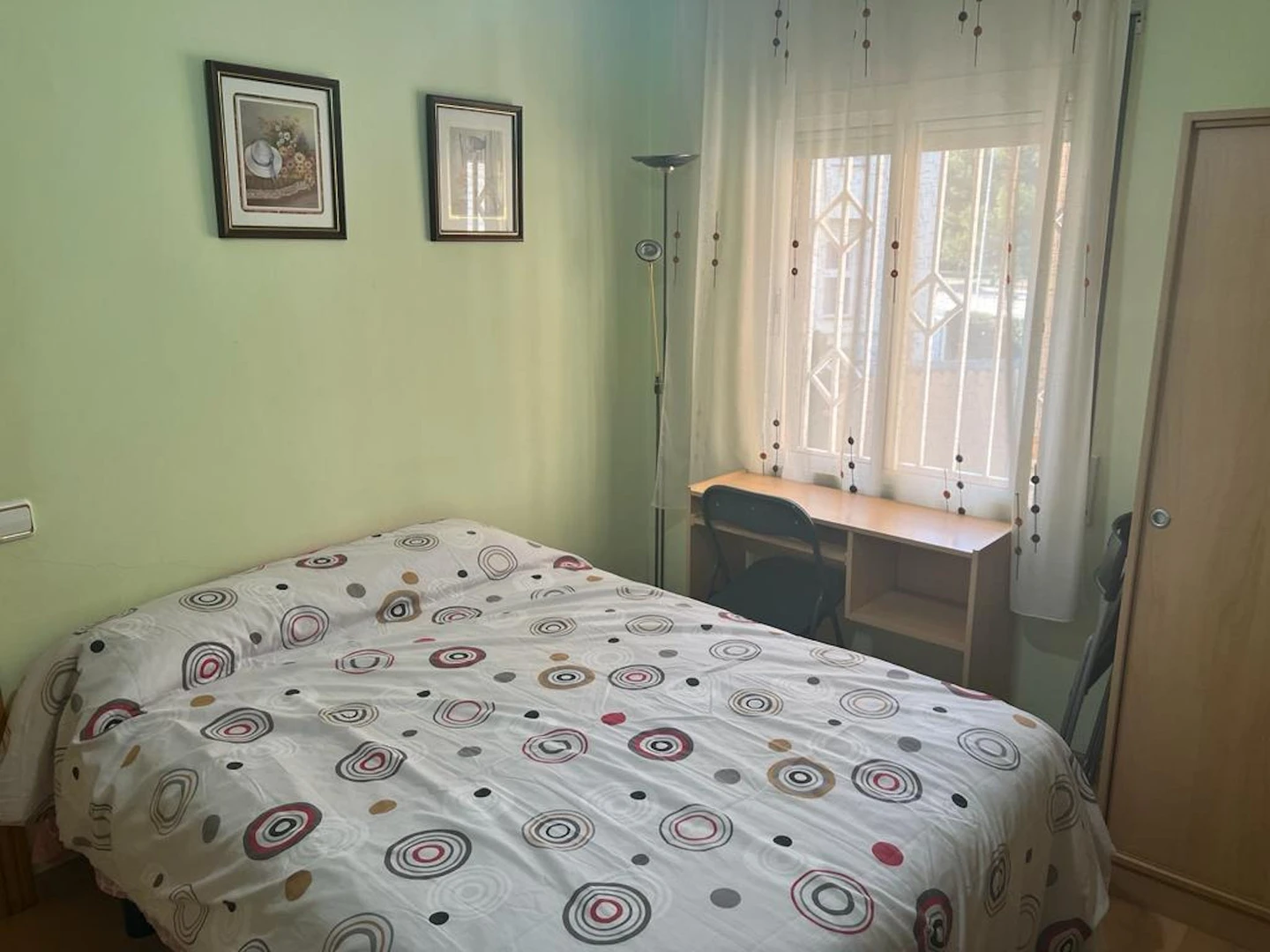 Chambre à louer dans un appartement en colocation à Castelldefels