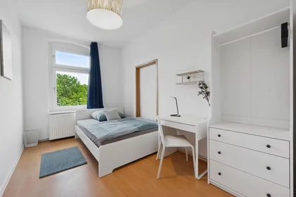 Quarto para alugar ao mês em {area}