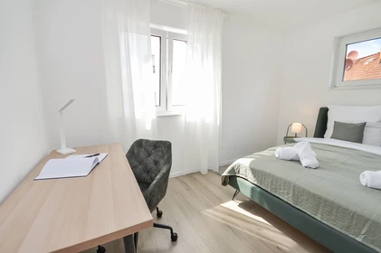 Bielefeld de ortak bir dairede kiralık oda