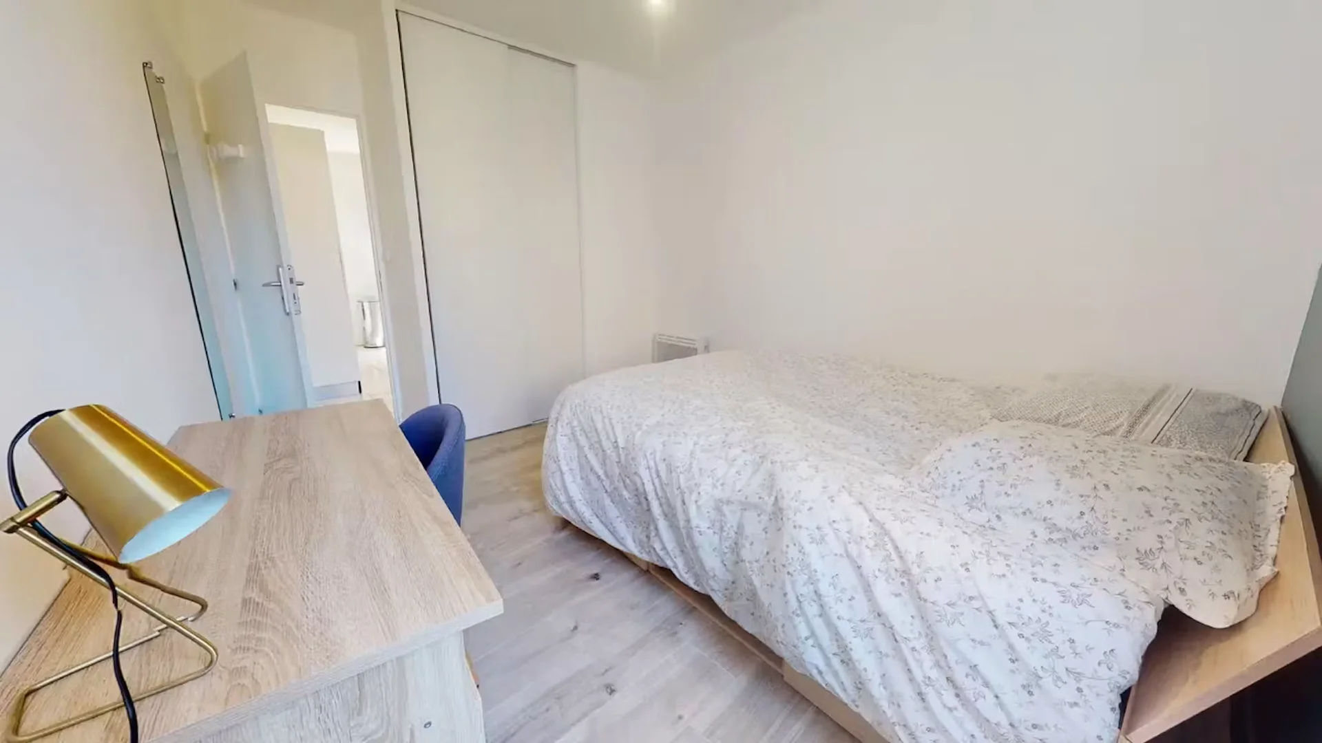 Chambre d'étudiant fonctionnelle parfaite pour étudier dans 