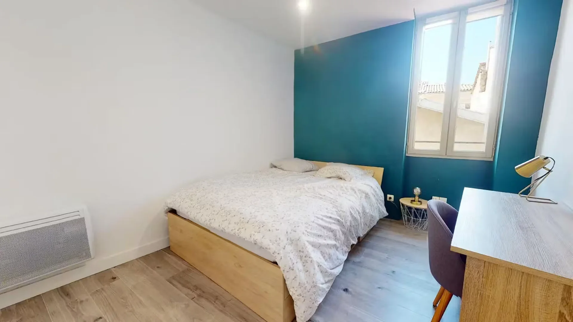 Chambre abordable pour les étudiants avec un bon éclairage dans 