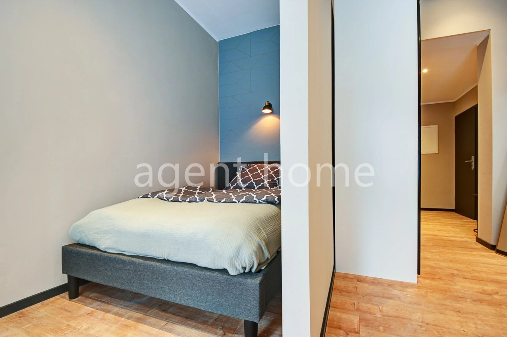 Stuttgart de çift kişilik yataklı kiralık oda