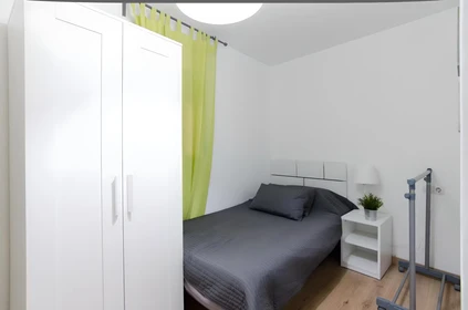 Chambre à louer dans un appartement en colocation à Madrid