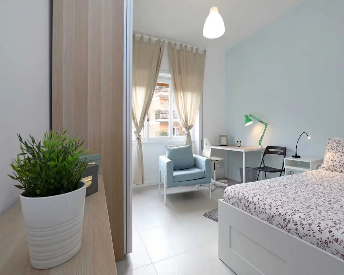 Habitación estudiantil amplia y cómoda en 