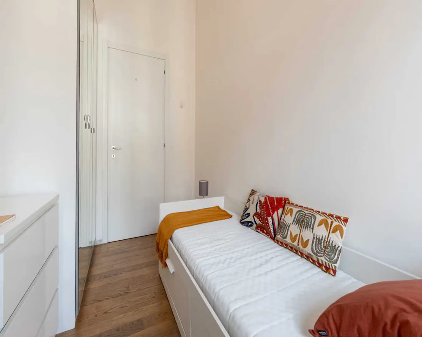 Habitación estudiantil económica con ubicación conveniente en 