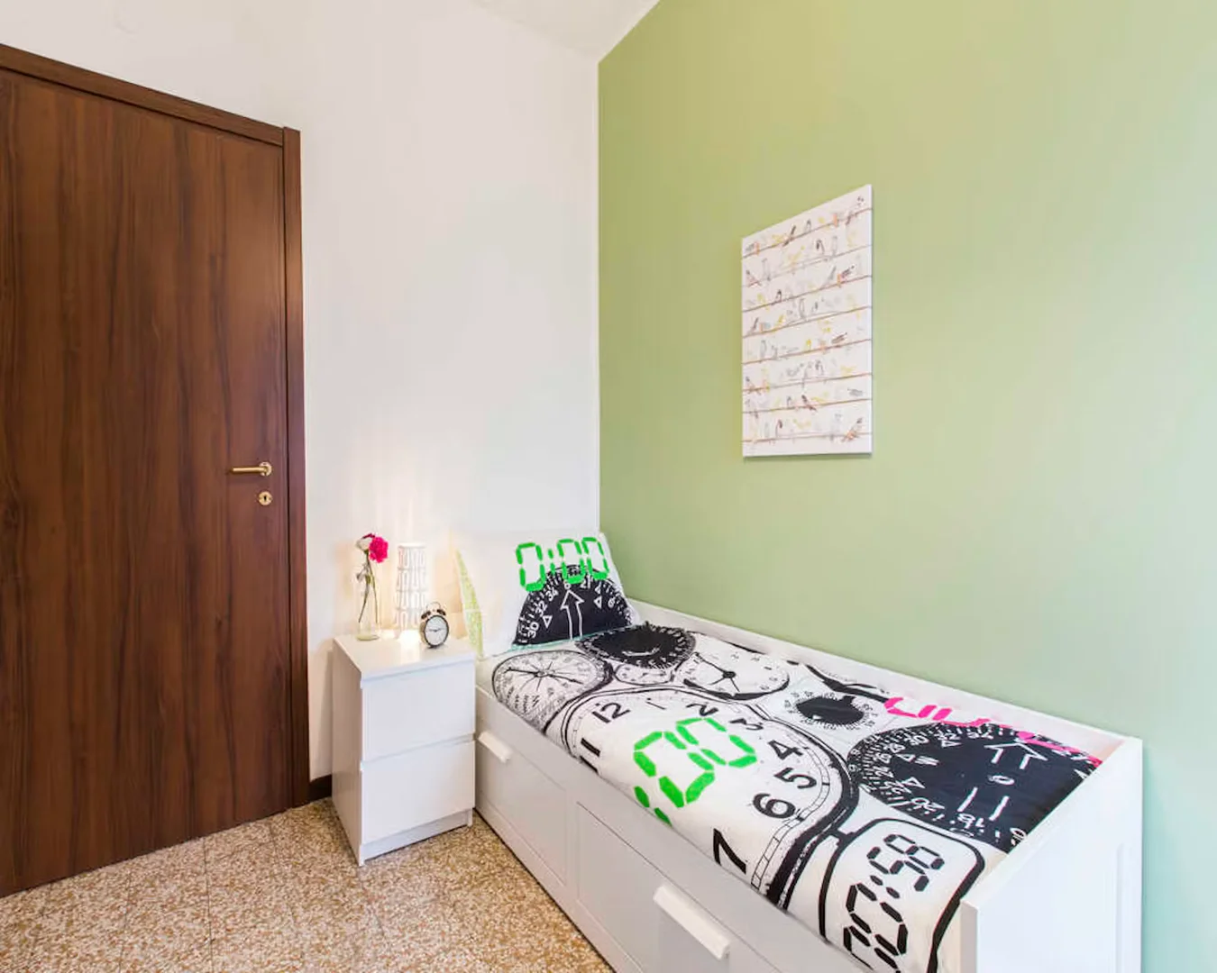 'de modern olanaklara sahip öğrenci dostu oda