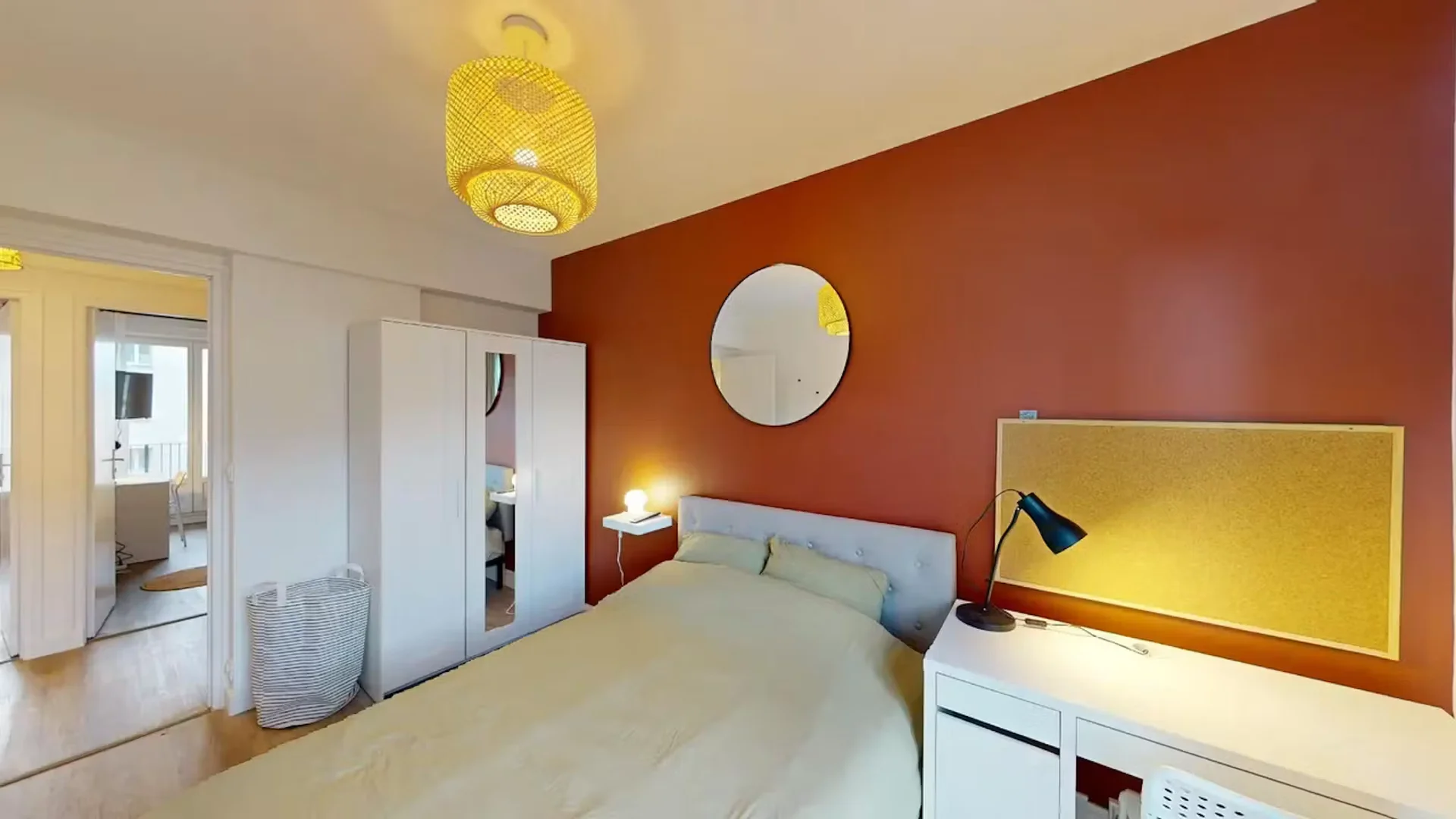 Chambre confortable pour étudiants disponible dans 