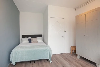 Quarto para alugar com cama de casal em Roterdão