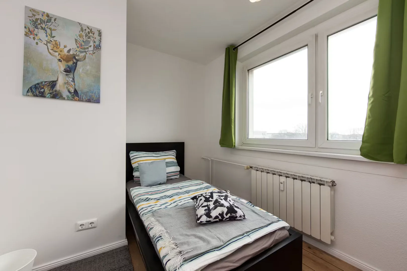 Functional student room perfect for studying in 
