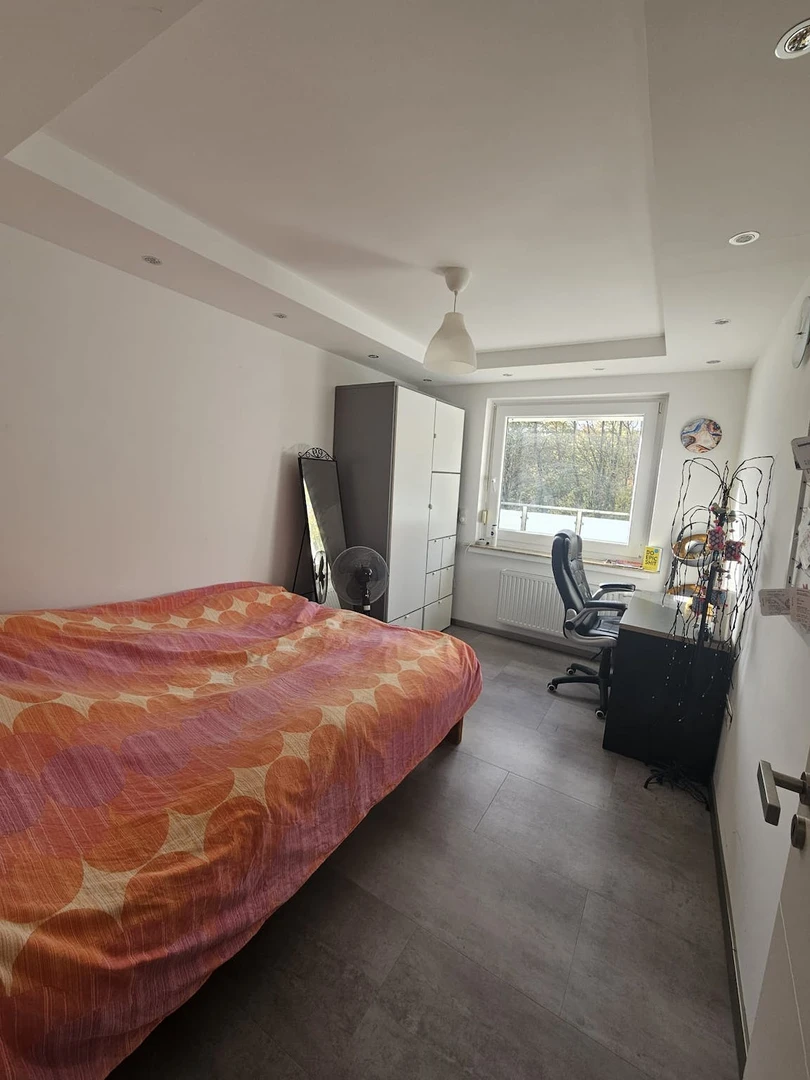 Wuppertal de çift kişilik yataklı kiralık oda