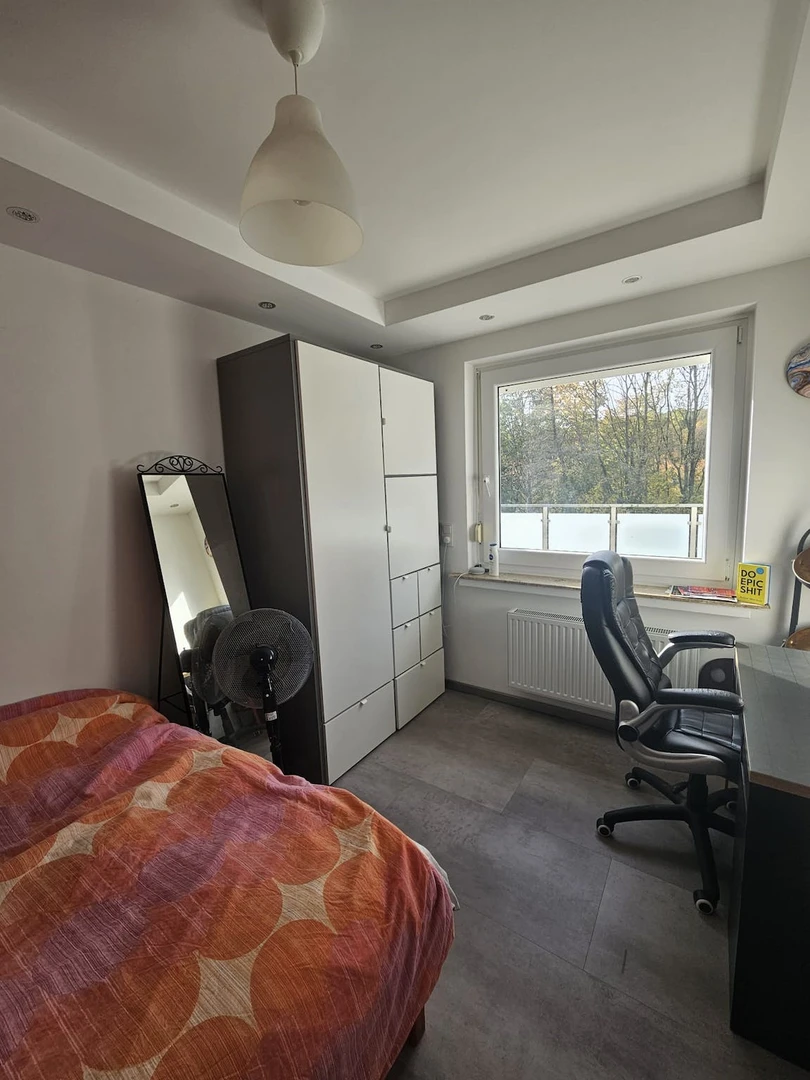 Wuppertal de çift kişilik yataklı kiralık oda