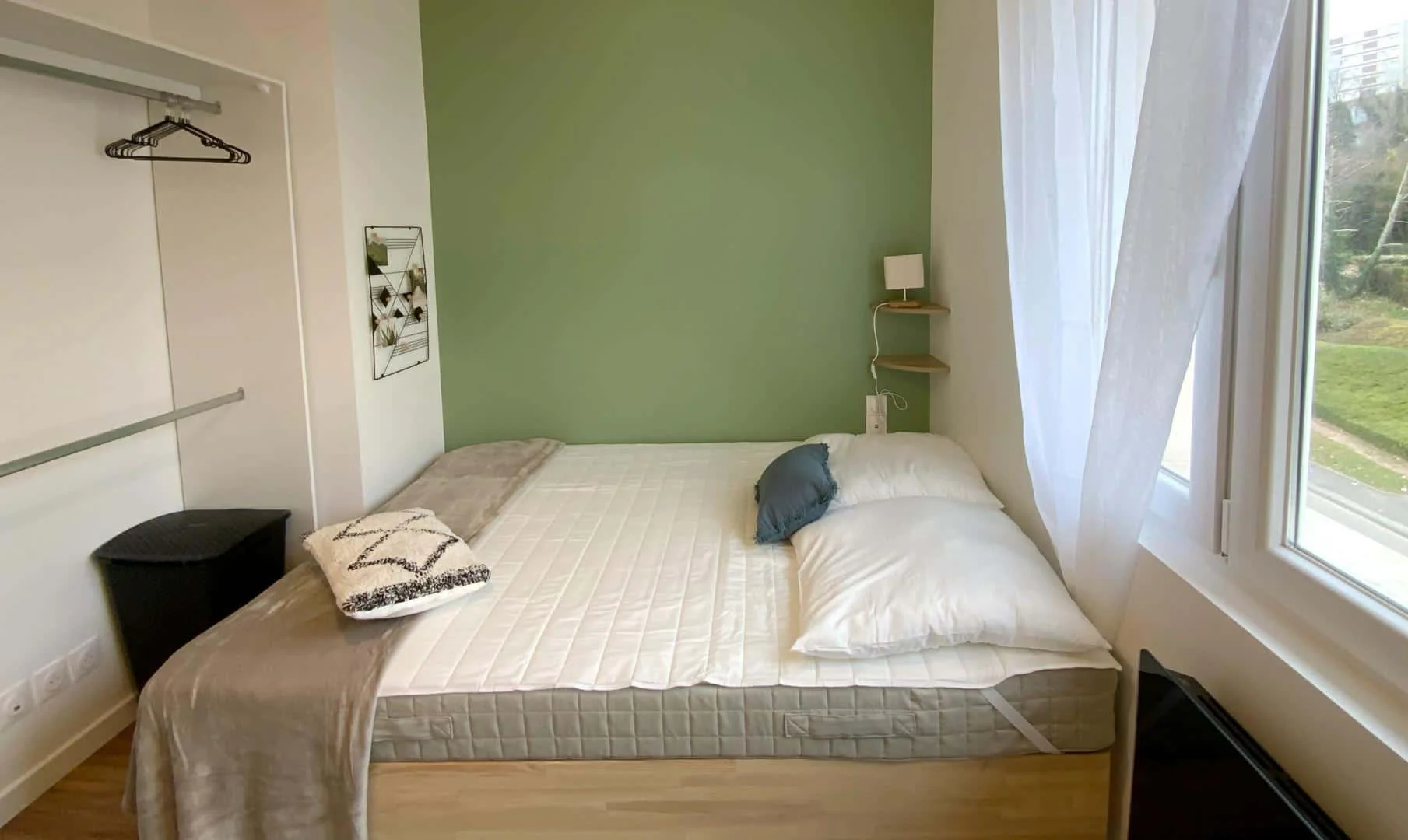 Habitación estudiantil amplia y cómoda en 