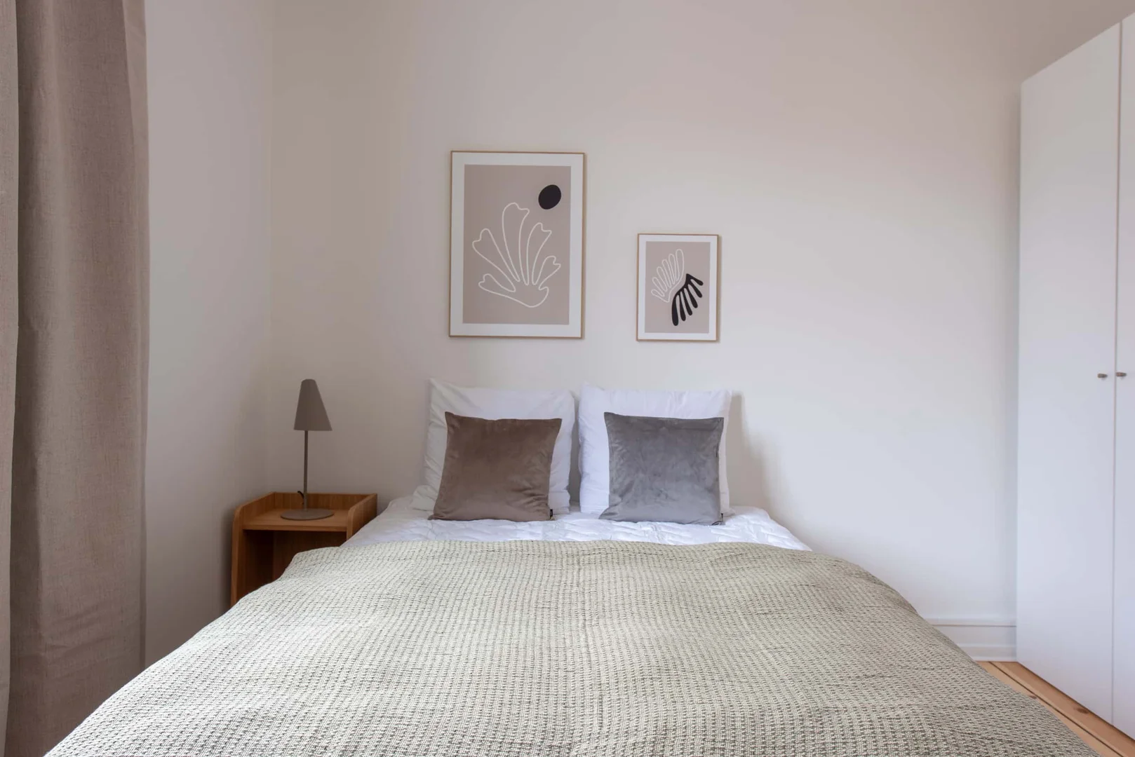 Habitación estudiantil amplia y cómoda en 