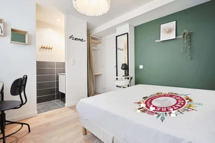 Privatzimmer in der 5 Pl. Sainte-Claire, 51100 Reims, France, bild 2 von 22