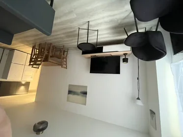 Habitación en alquiler con cama doble {area}