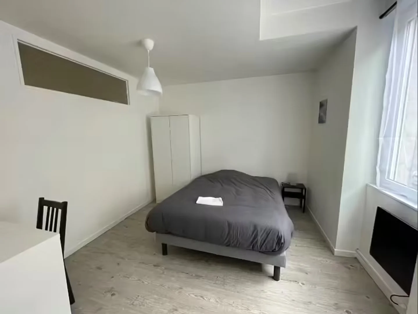 Habitación acogedora para estudiantes disponible en 