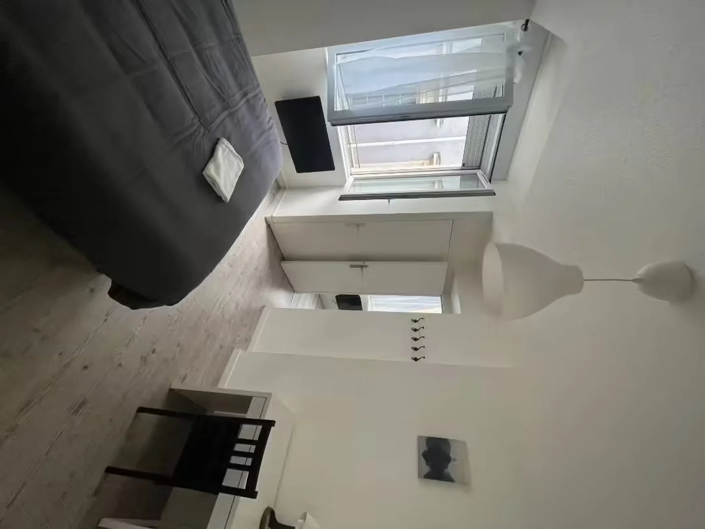 Habitación estudiantil amplia y cómoda en 