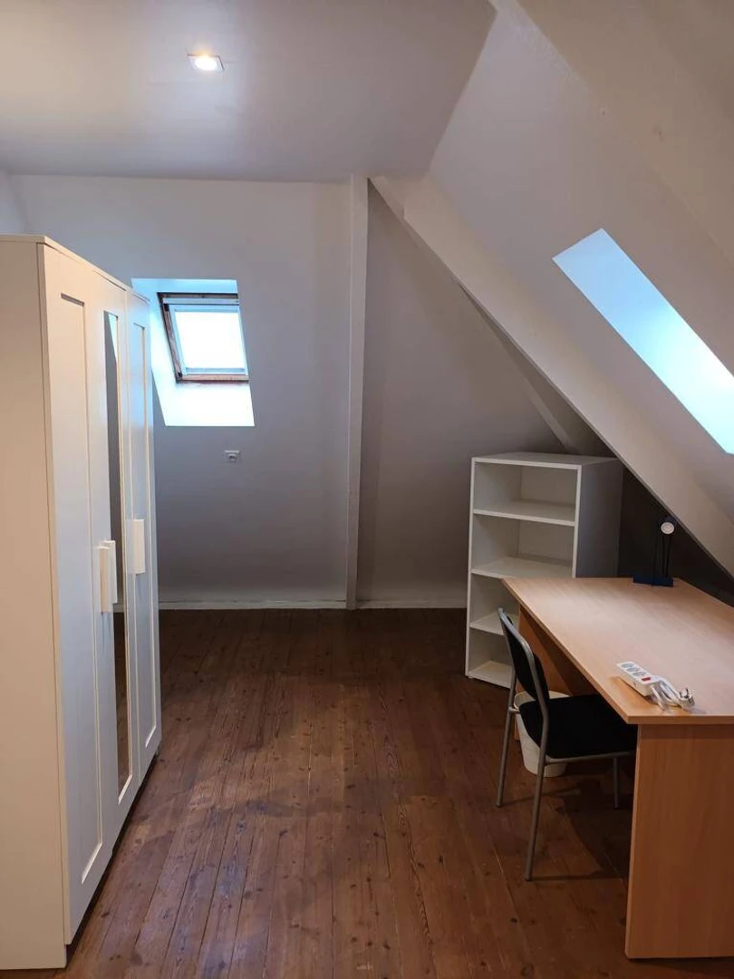 Cheap private room in Brest