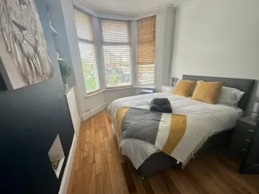 Alojamiento con 3 habitaciones en Liverpool