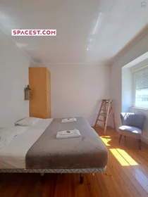Quarto privado em R. Lucinda Simões 12, 1900-069 Lisboa, Portugal, imagem 1 de 20
