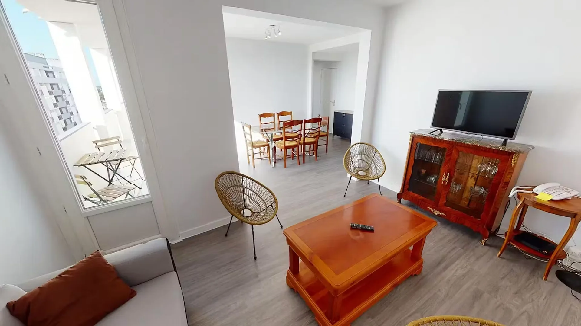 Chambre confortable pour étudiants disponible dans 