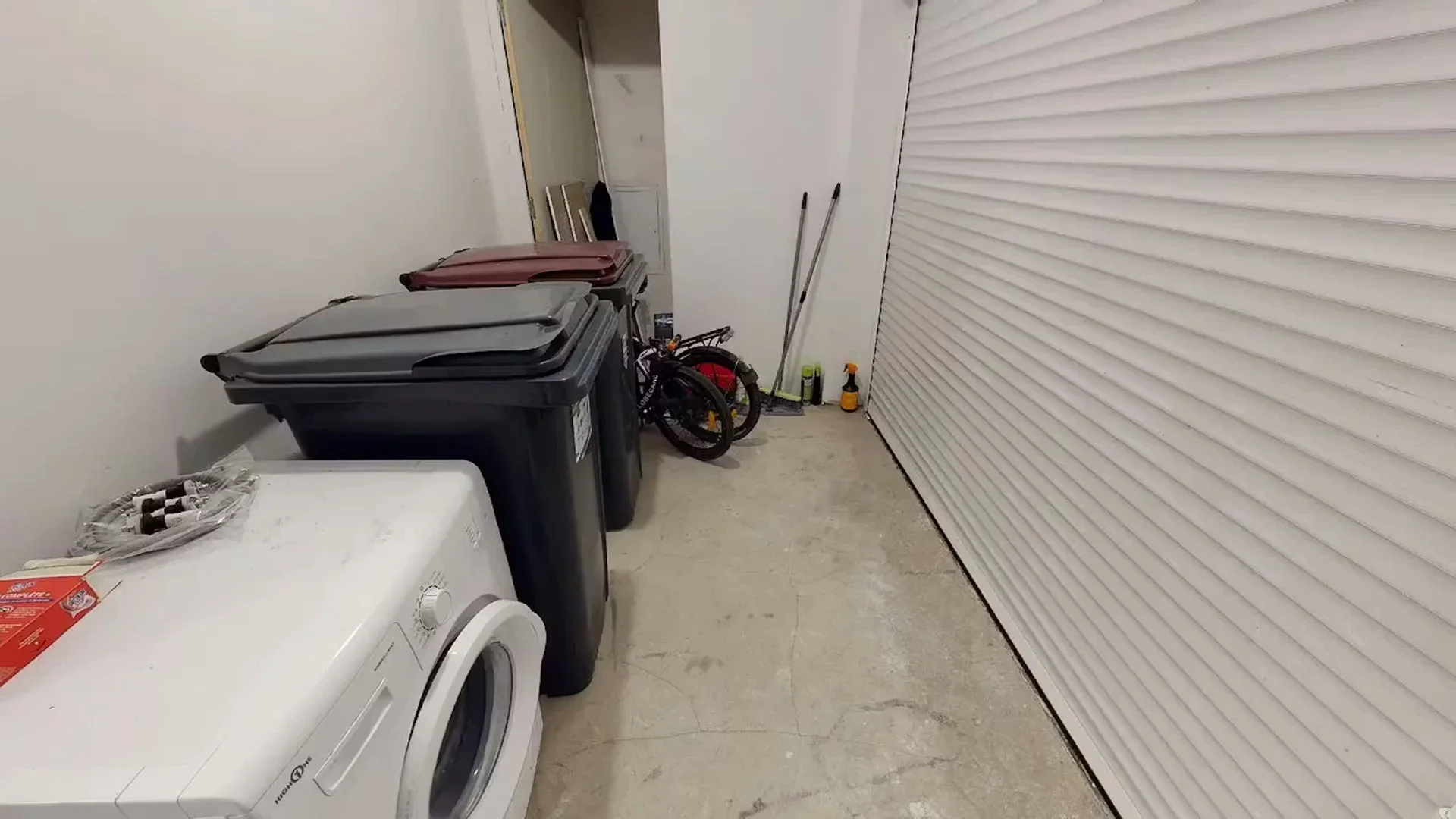 'da üniversiteye kolay erişime sahip aydınlık ve havadar öğrenci odası