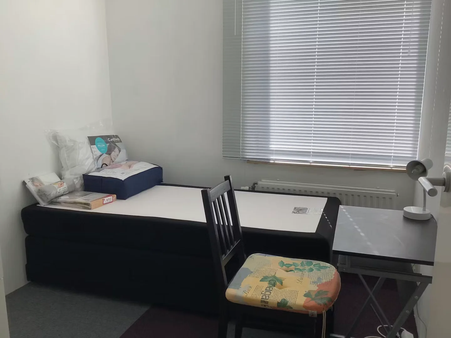 Funktionelles Studentenzimmer perfekt zum Studieren in 