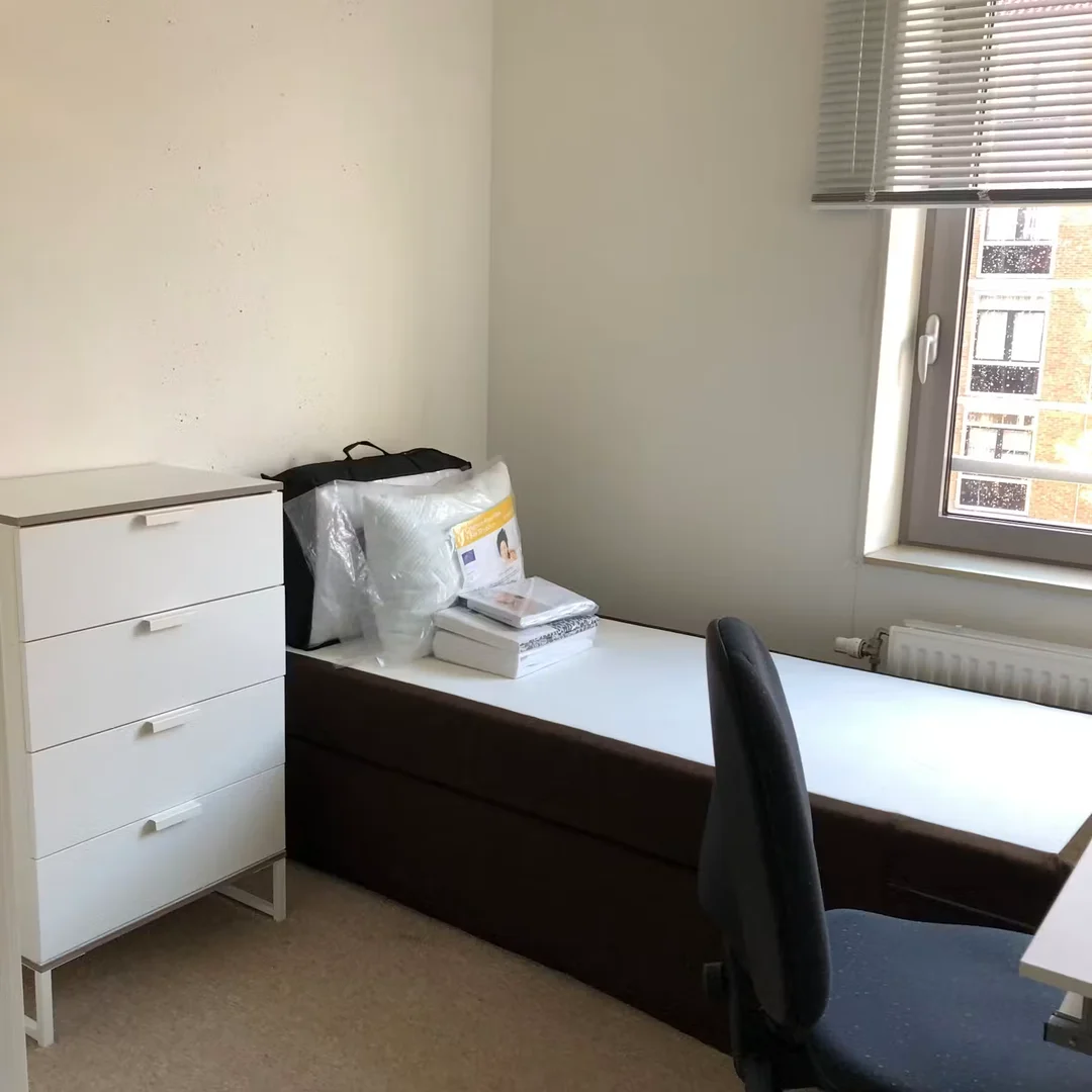 Helles und luftiges Studentenzimmer mit einfachem Zugang zur Universität in 