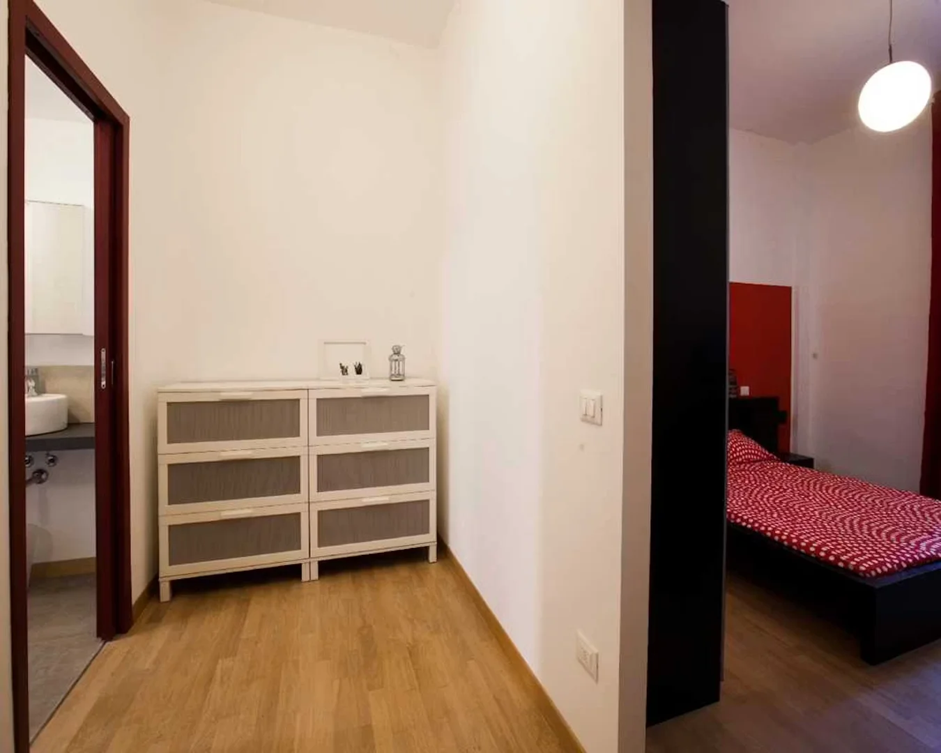 Camera per studenti in  con area studio e servizi in comune
