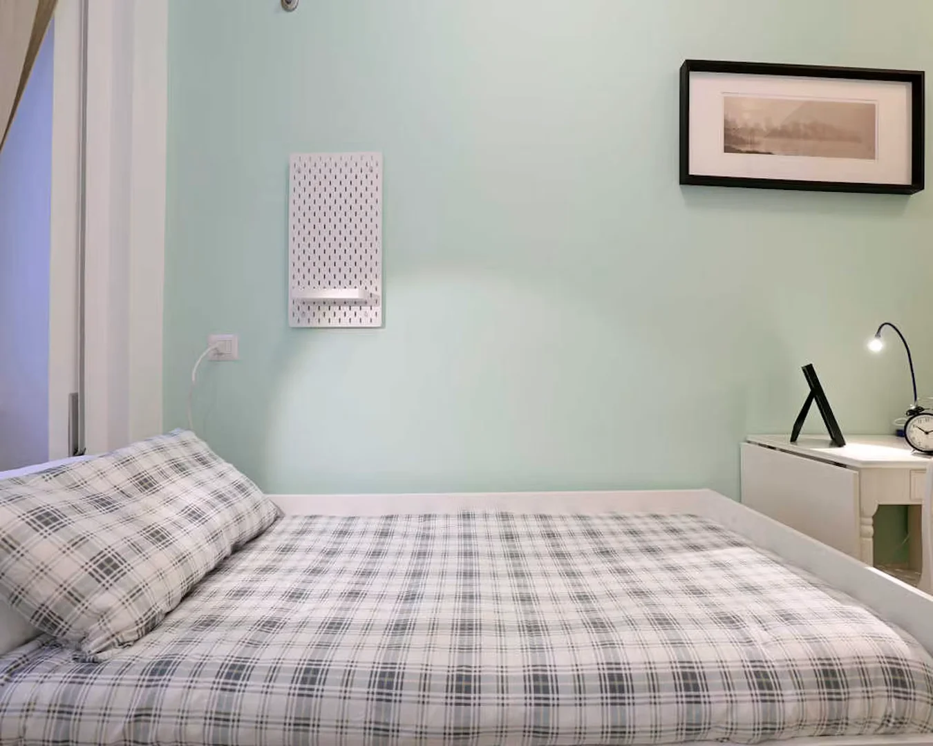 Budget-friendly student room close to campus in 