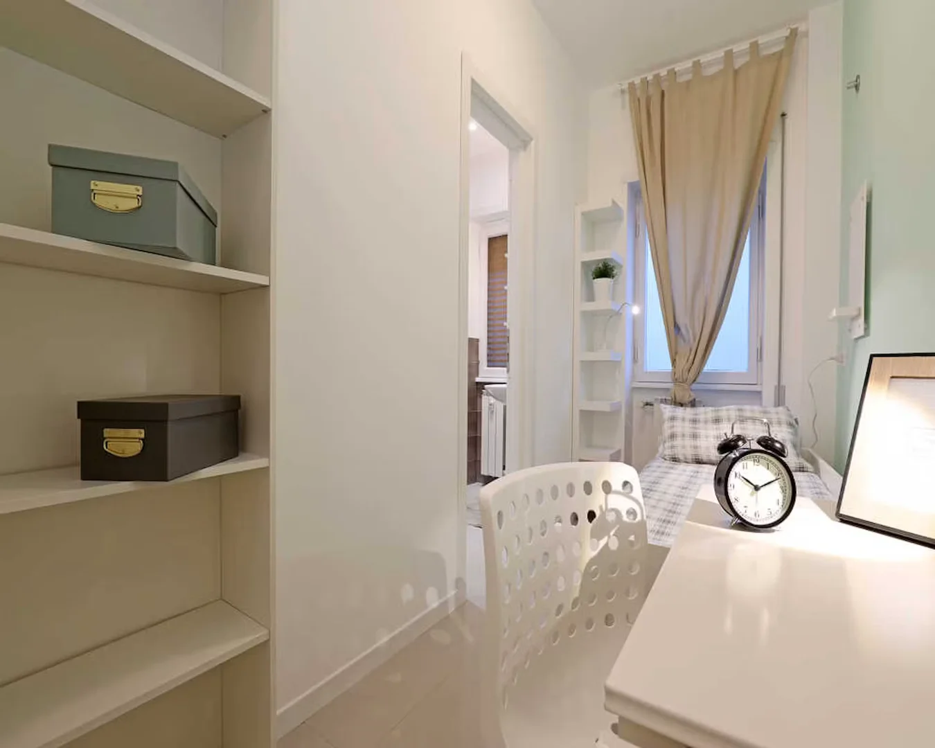 Student-friendly room in  with modern amenities