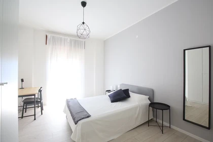 Bright private room in Modena