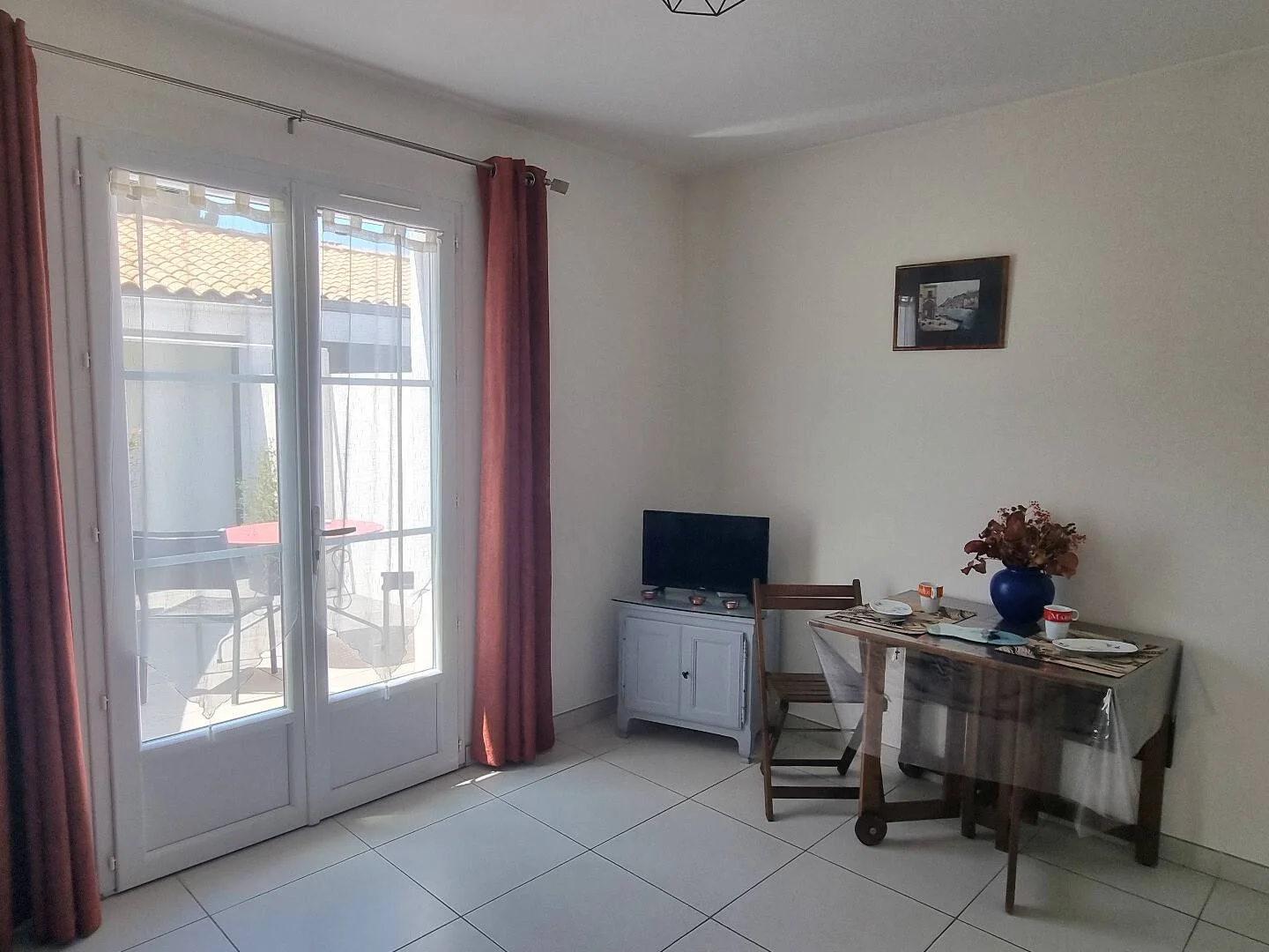 Bright and airy student room with easy university access in 