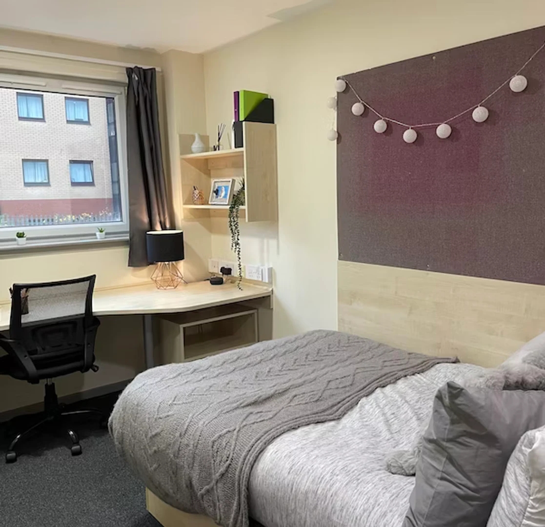Renting rooms by the month in Glasgow