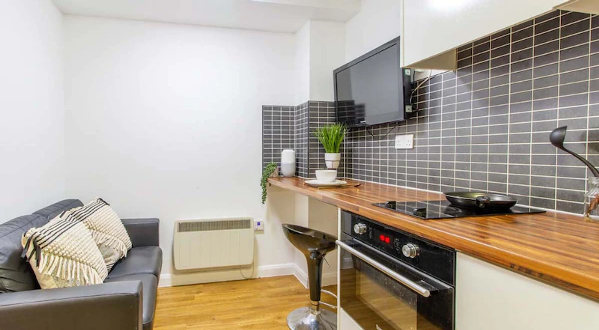 Accommodation with 3 bedrooms in Nottingham