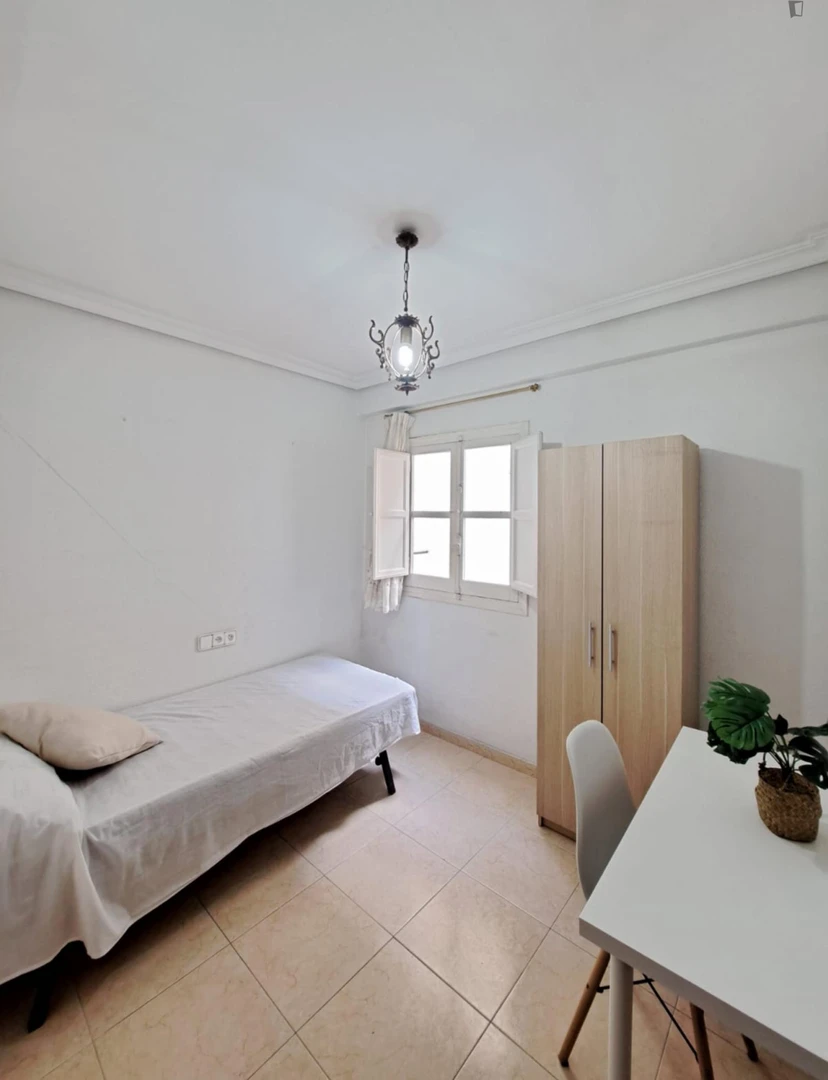 alicante-alacant de çift kişilik yataklı kiralık oda