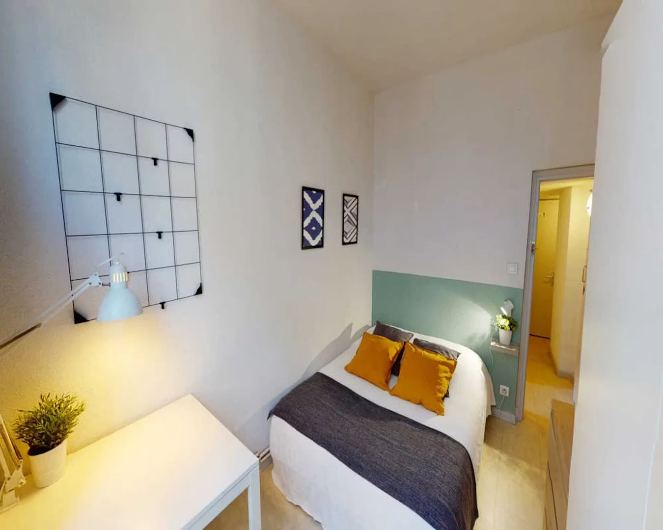 Quarto amigo do estudante em com comodidades modernas