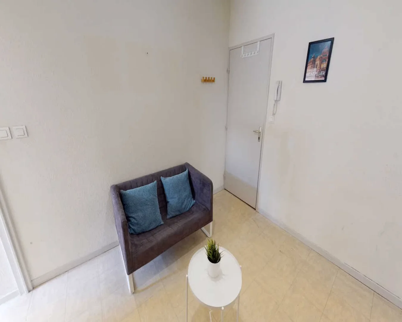 Quarto de estudante económico perto do campus em