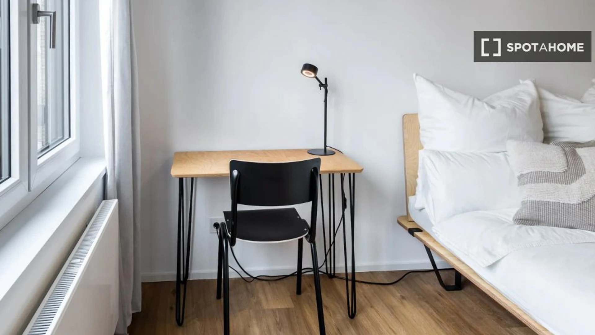 Zimmer mit Doppelbett zu vermieten Berlin